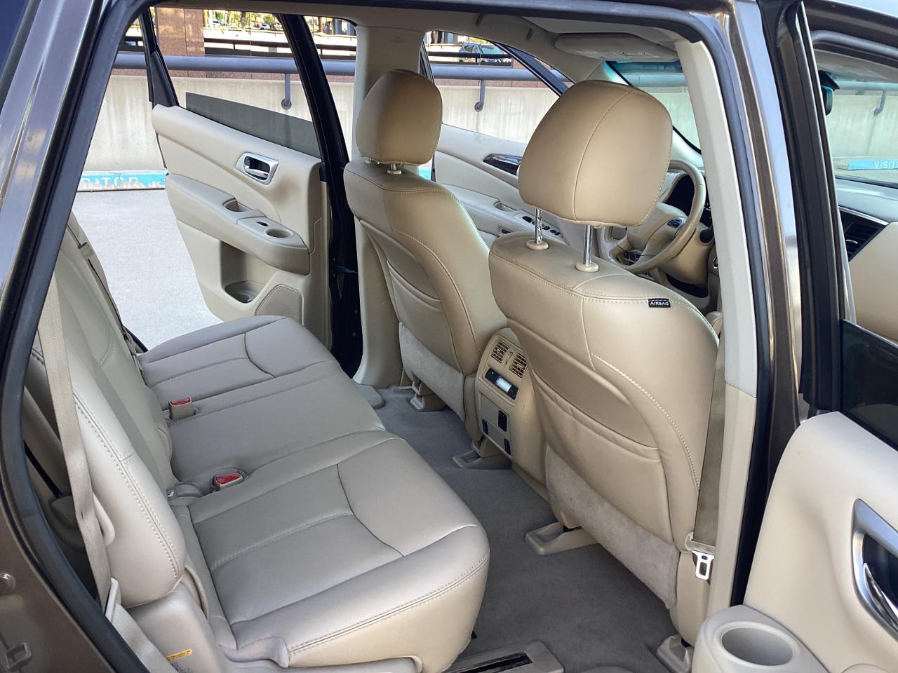 Nissan Pathfinder SV 2WD 2015