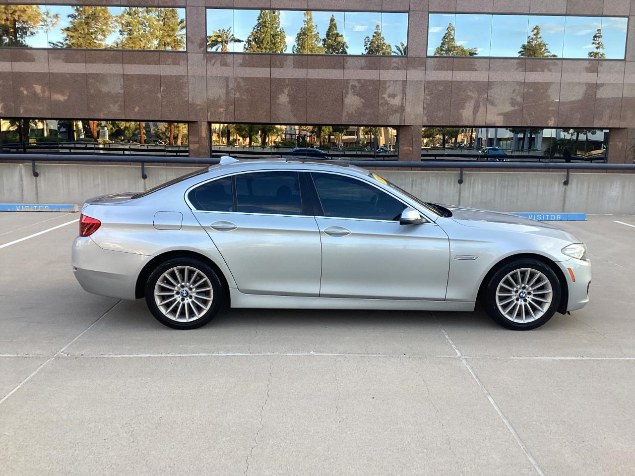 BMW 5-Series 528i 2015