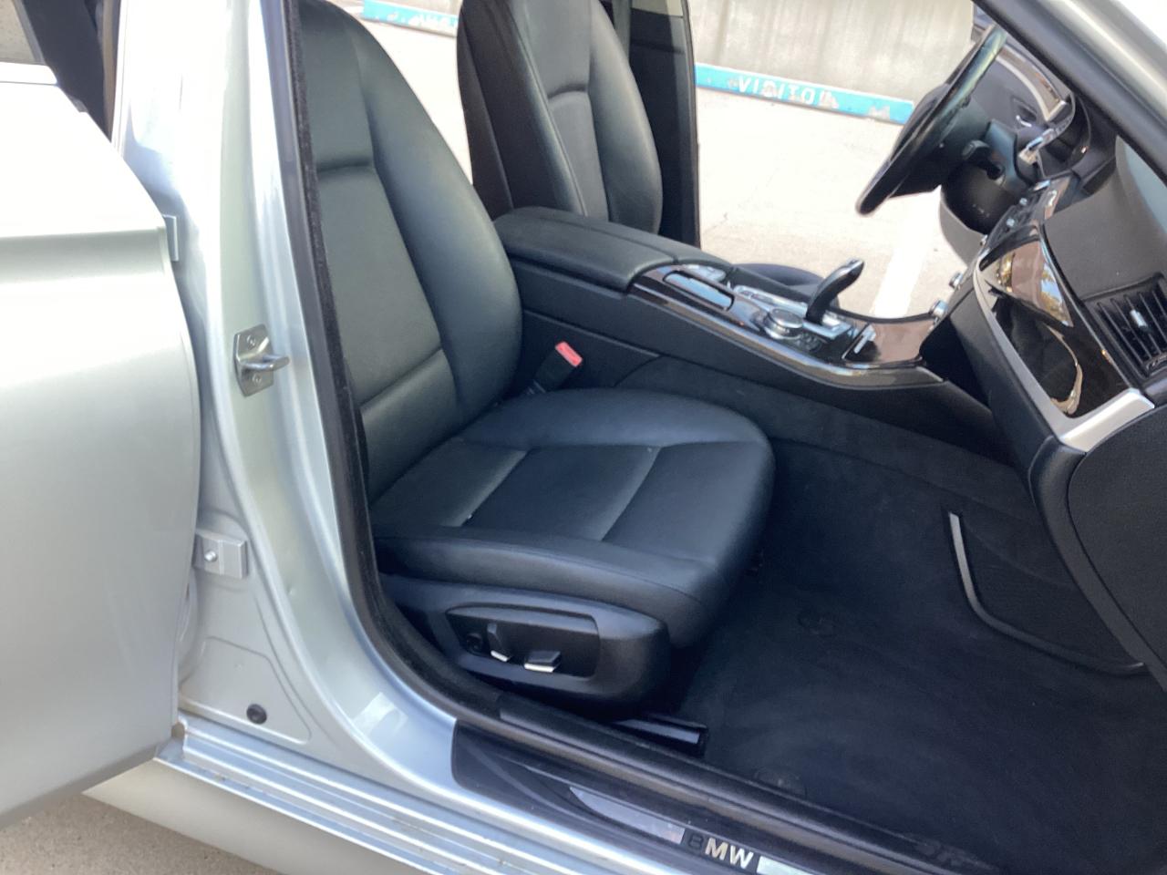 BMW 5-Series 528i 2015