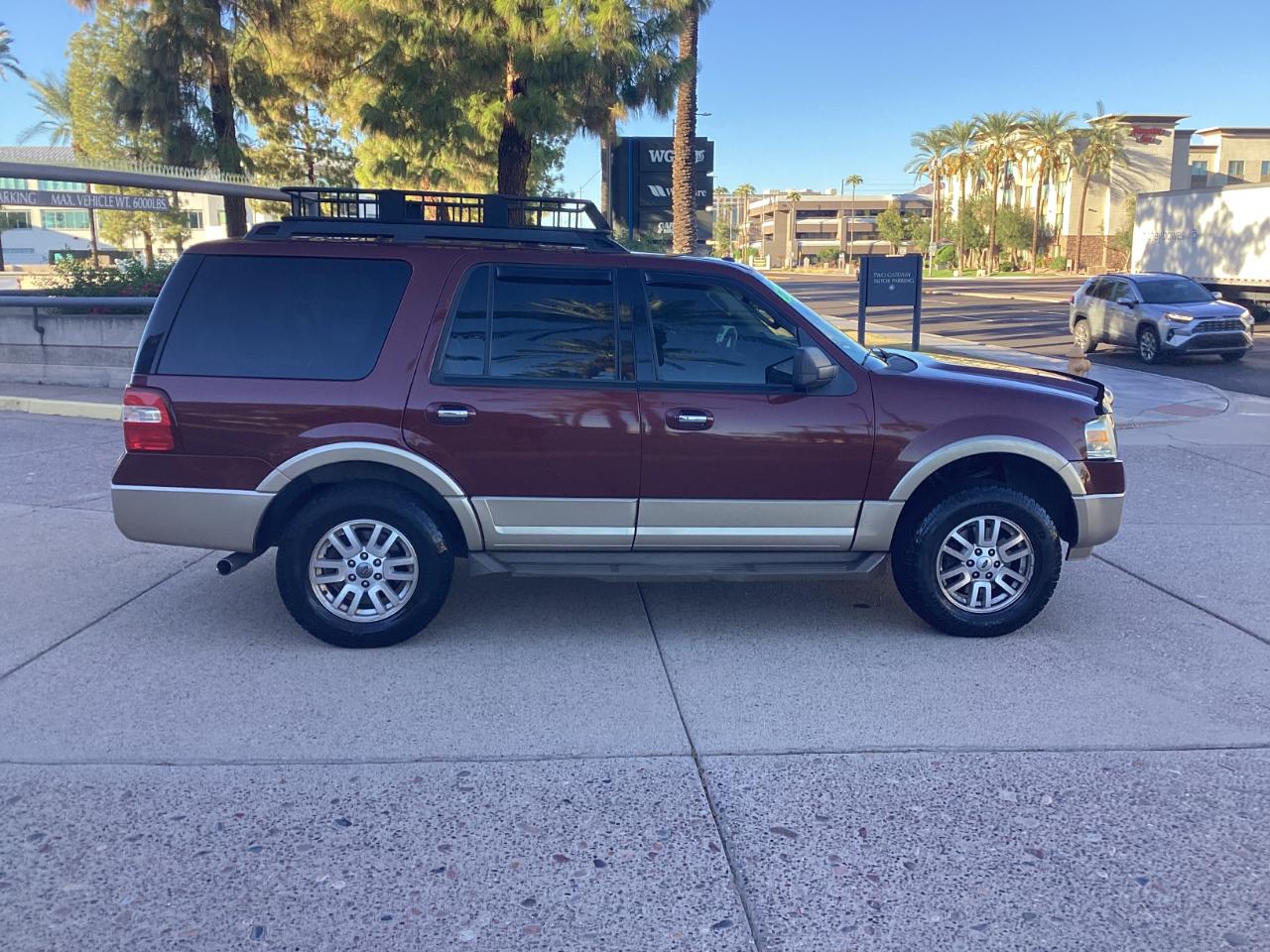 Ford Expedition XLT 4WD 2012