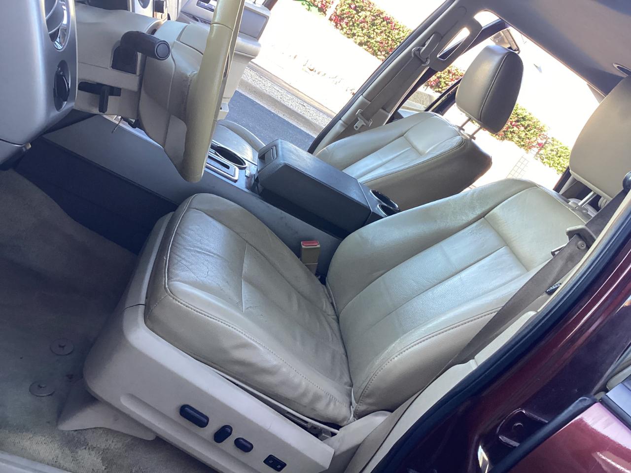 Ford Expedition XLT 4WD 2012
