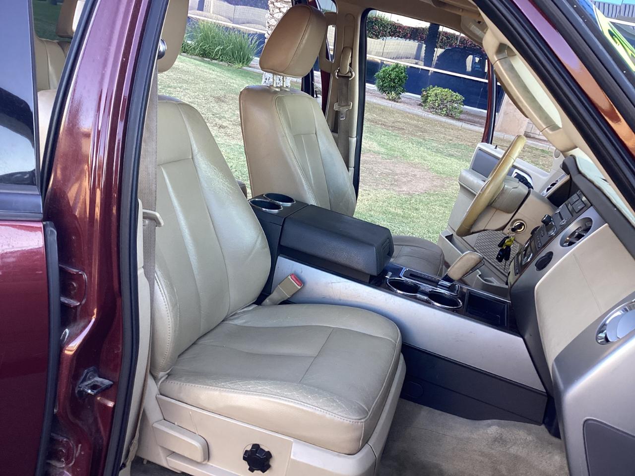 Ford Expedition XLT 4WD 2012