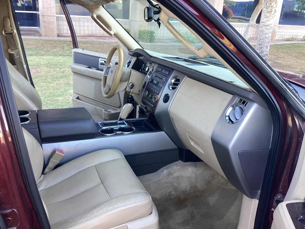 Ford Expedition XLT 4WD 2012