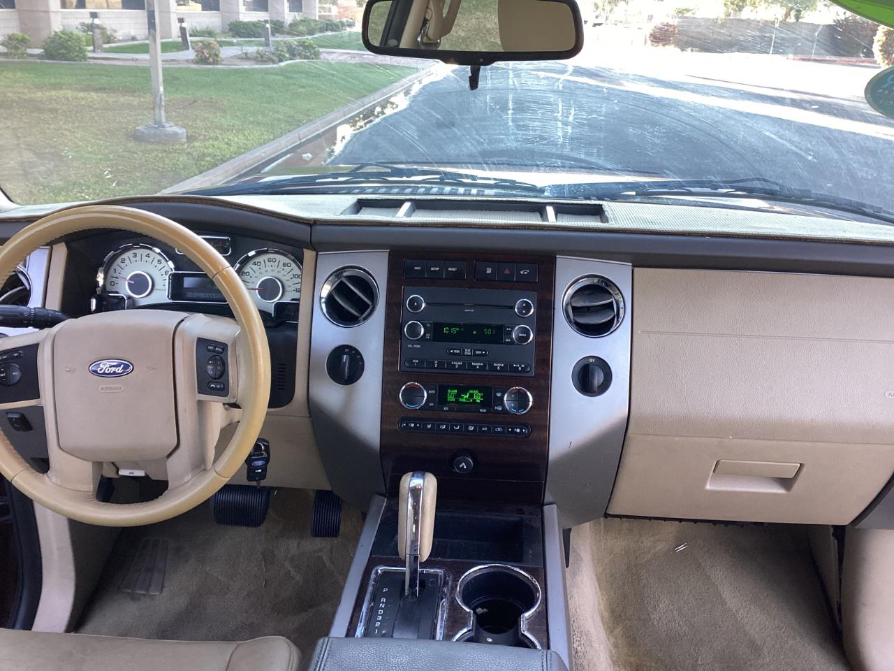 Ford Expedition XLT 4WD 2012