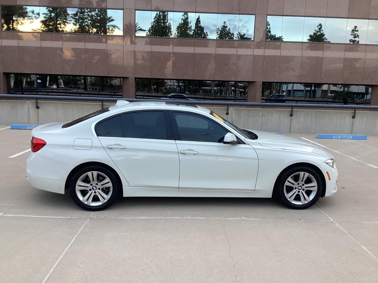 BMW 3-Series 330i SULEV Sedan 2017