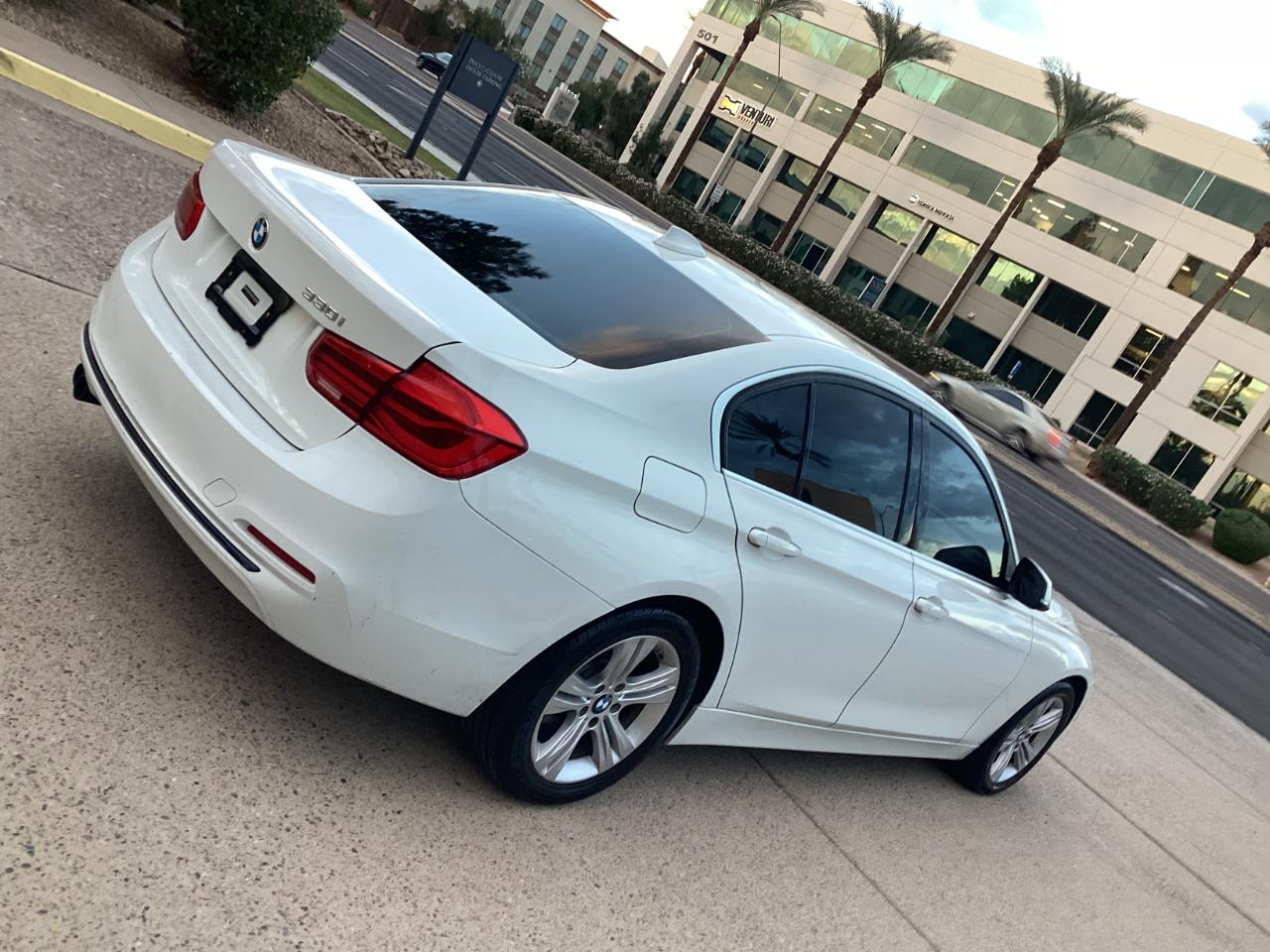 BMW 3-Series 330i SULEV Sedan 2017