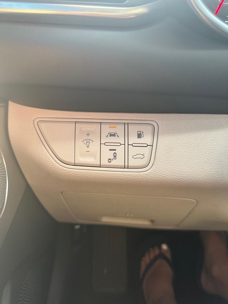 2021 GENESIS G70 Standard - Photo 7