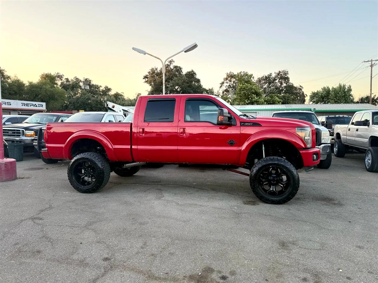 2011 Ford F-350 Lariat photo 2