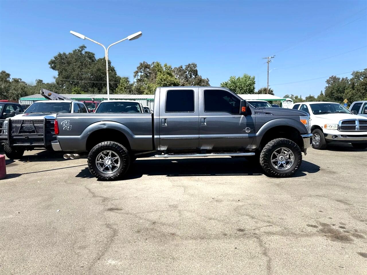 2011 Ford F-250 Lariat photo 2