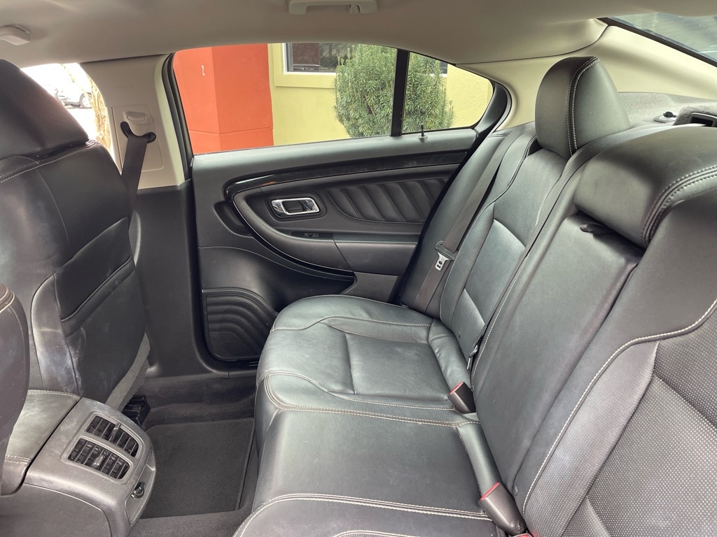 Ford Taurus Limited FWD 2011