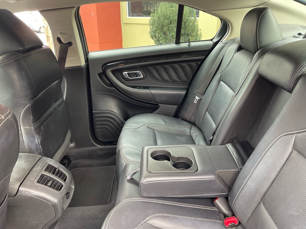 Ford Taurus Limited FWD 2011