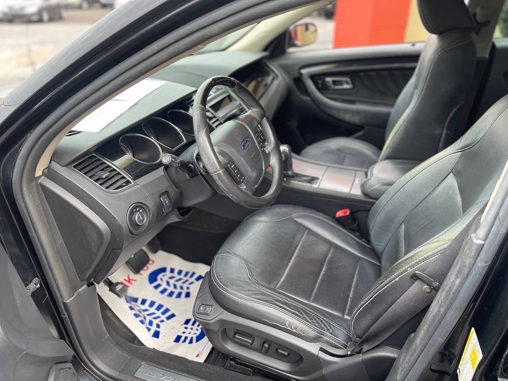 Ford Taurus Limited FWD 2011