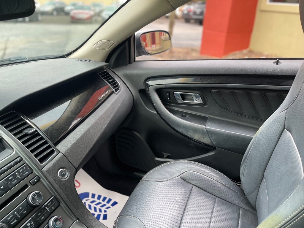 Ford Taurus Limited FWD 2011