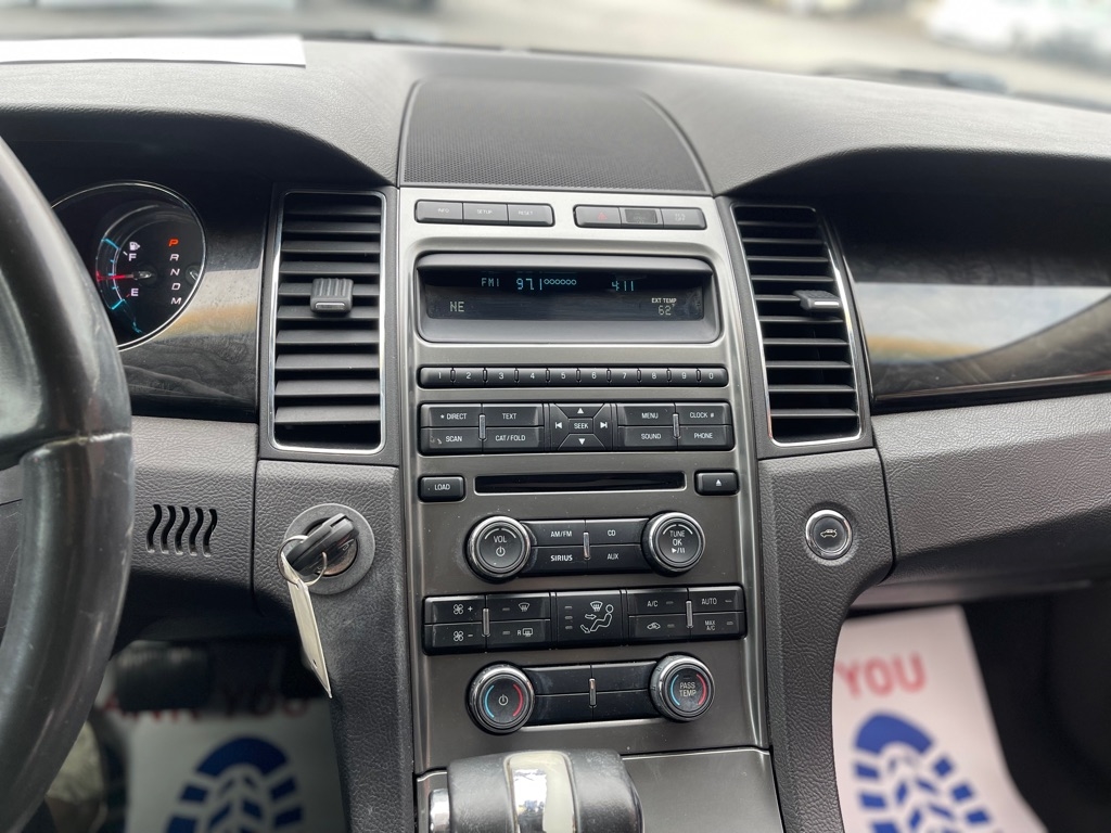 Ford Taurus Limited FWD 2011