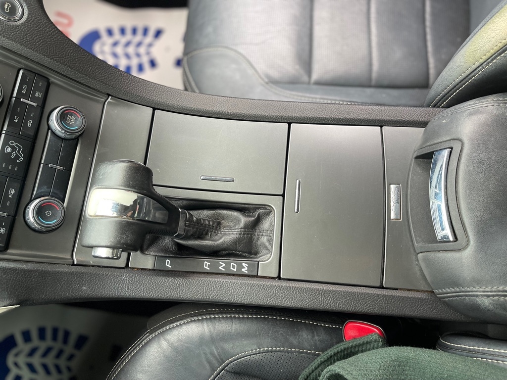 Ford Taurus Limited FWD 2011