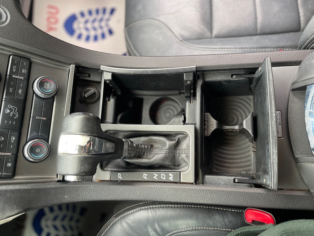 Ford Taurus Limited FWD 2011