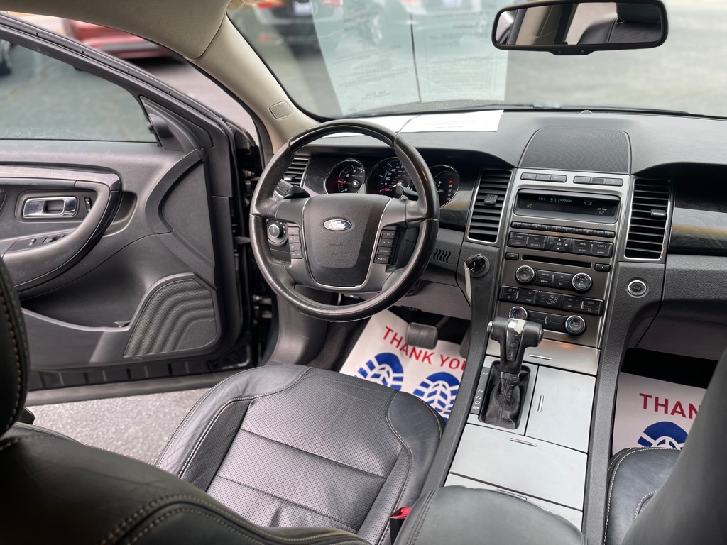 Ford Taurus Limited FWD 2011