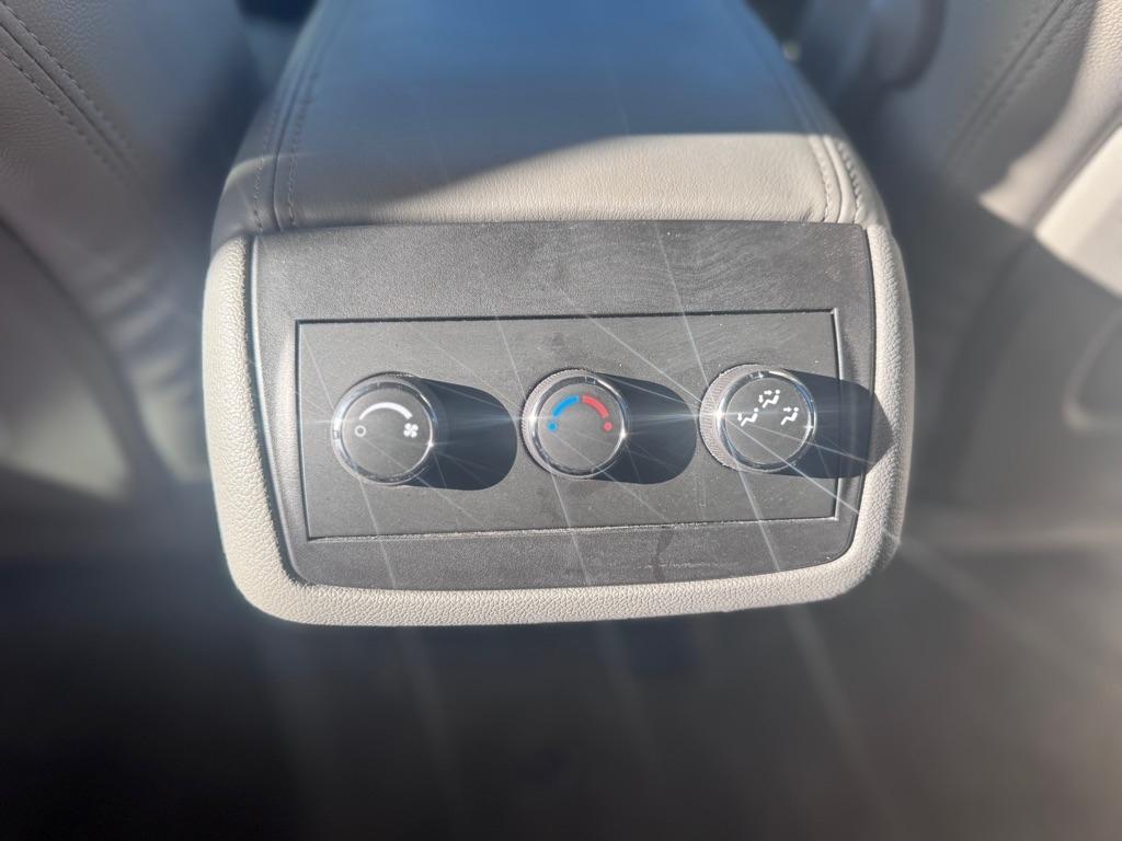 Buick Enclave Convenience FWD 2015