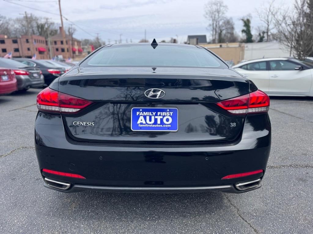 Hyundai Genesis 3.8L 2015