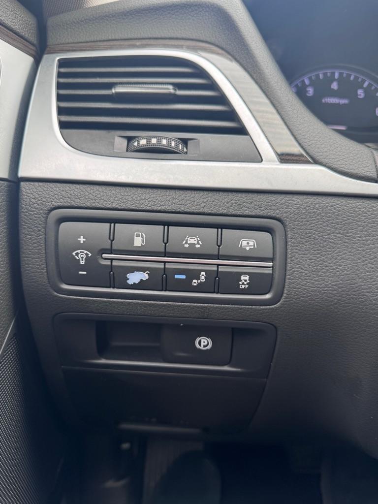 Hyundai Genesis 3.8L 2015