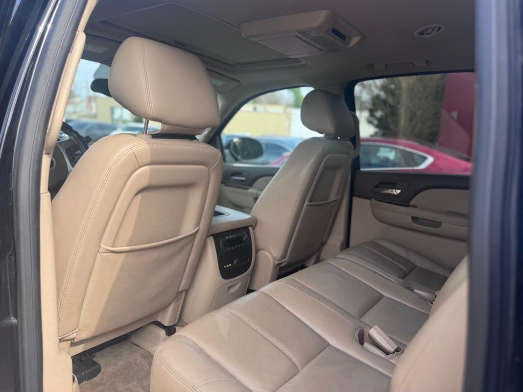 Chevrolet Suburban LT 1500 2WD 2012