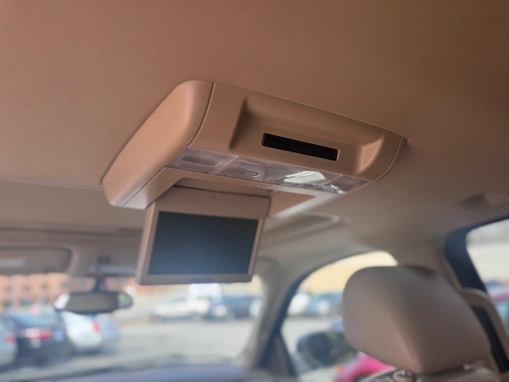 Chevrolet Suburban LT 1500 2WD 2012