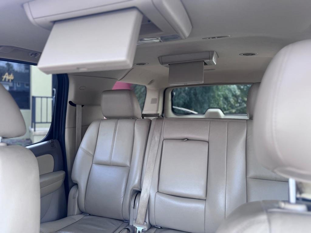 Chevrolet Suburban LT 1500 2WD 2012