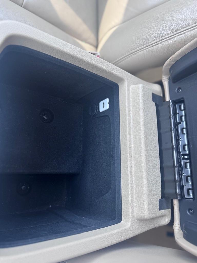 Chevrolet Suburban LT 1500 2WD 2012