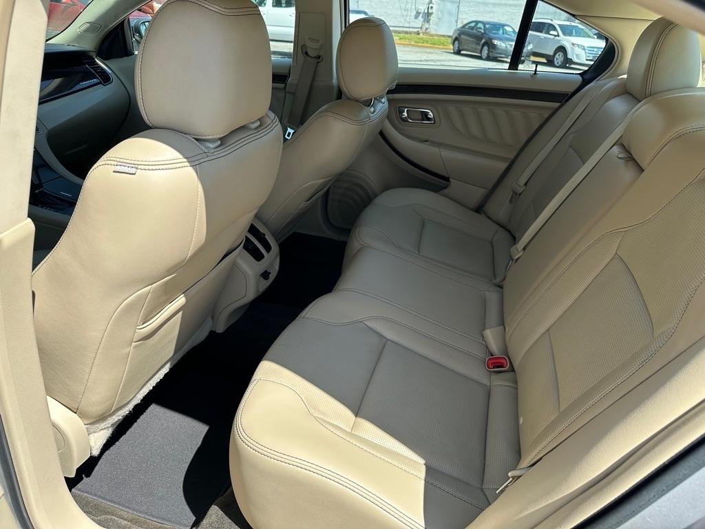 Ford Taurus Limited FWD 2015