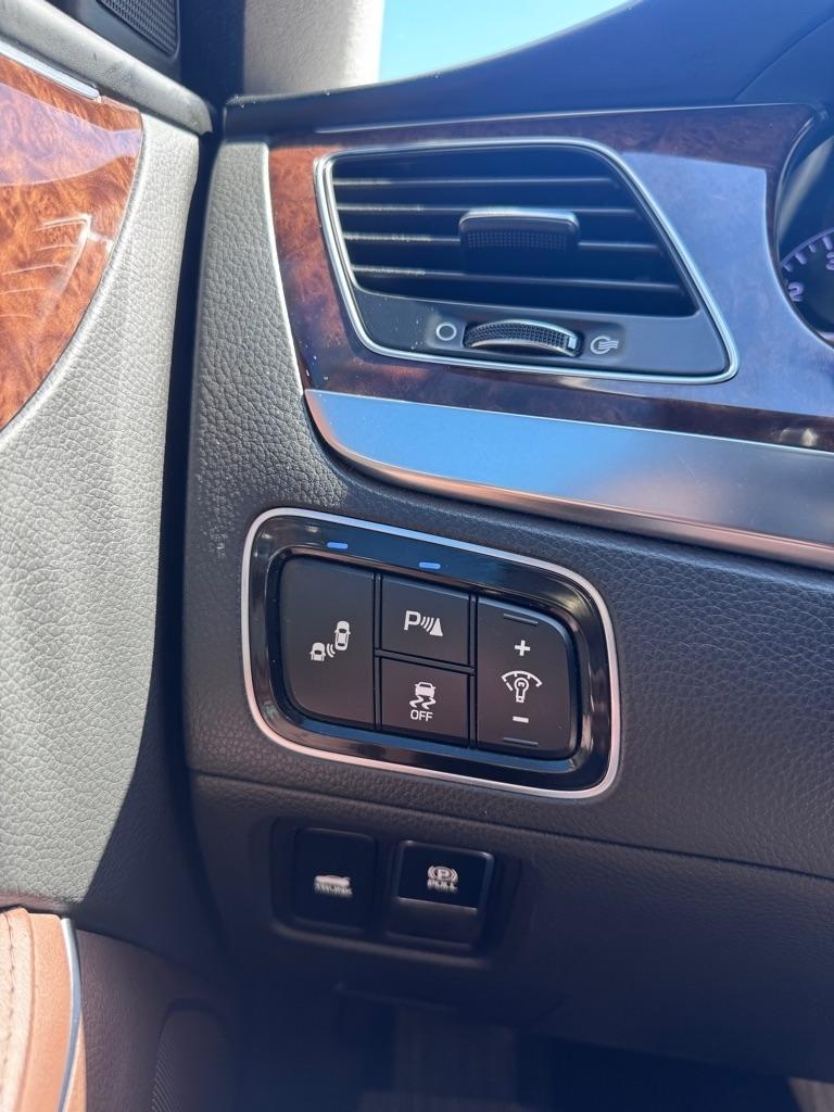 Hyundai Equus Signature 2015