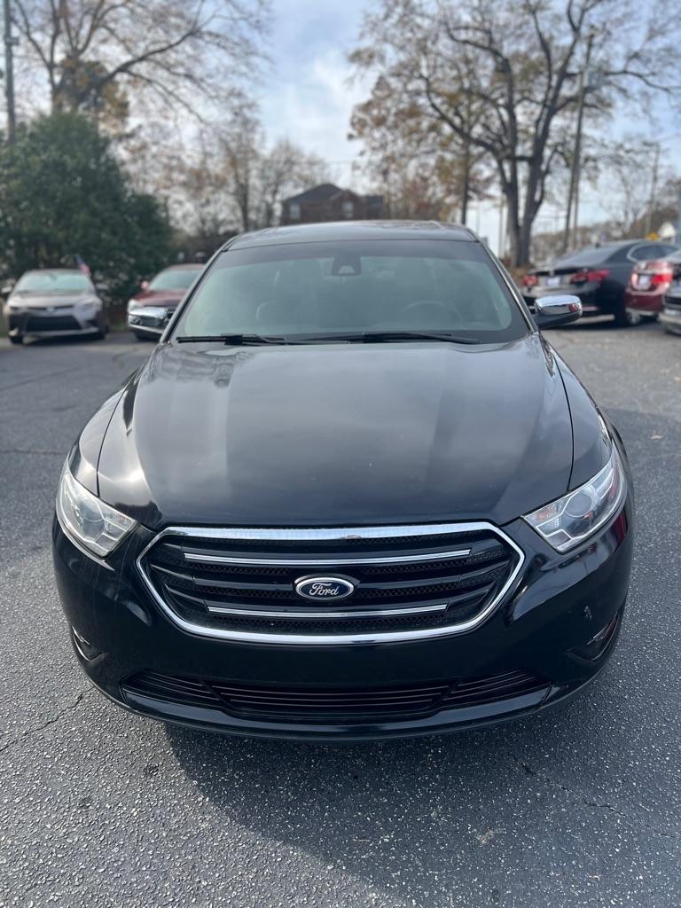 Ford Taurus Limited FWD 2018
