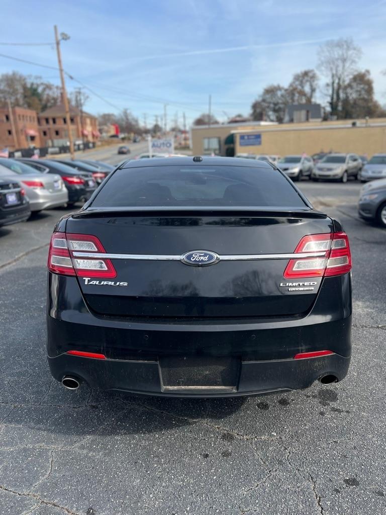 Ford Taurus Limited FWD 2018
