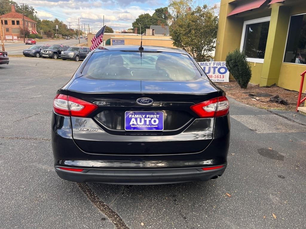 Ford Fusion S 2013