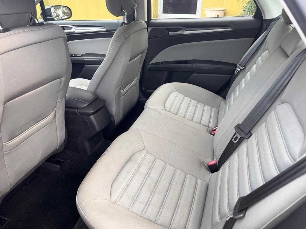 Ford Fusion S 2013