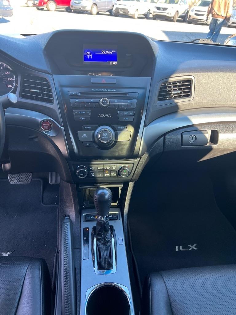 Acura ILX 5-Spd AT 2015