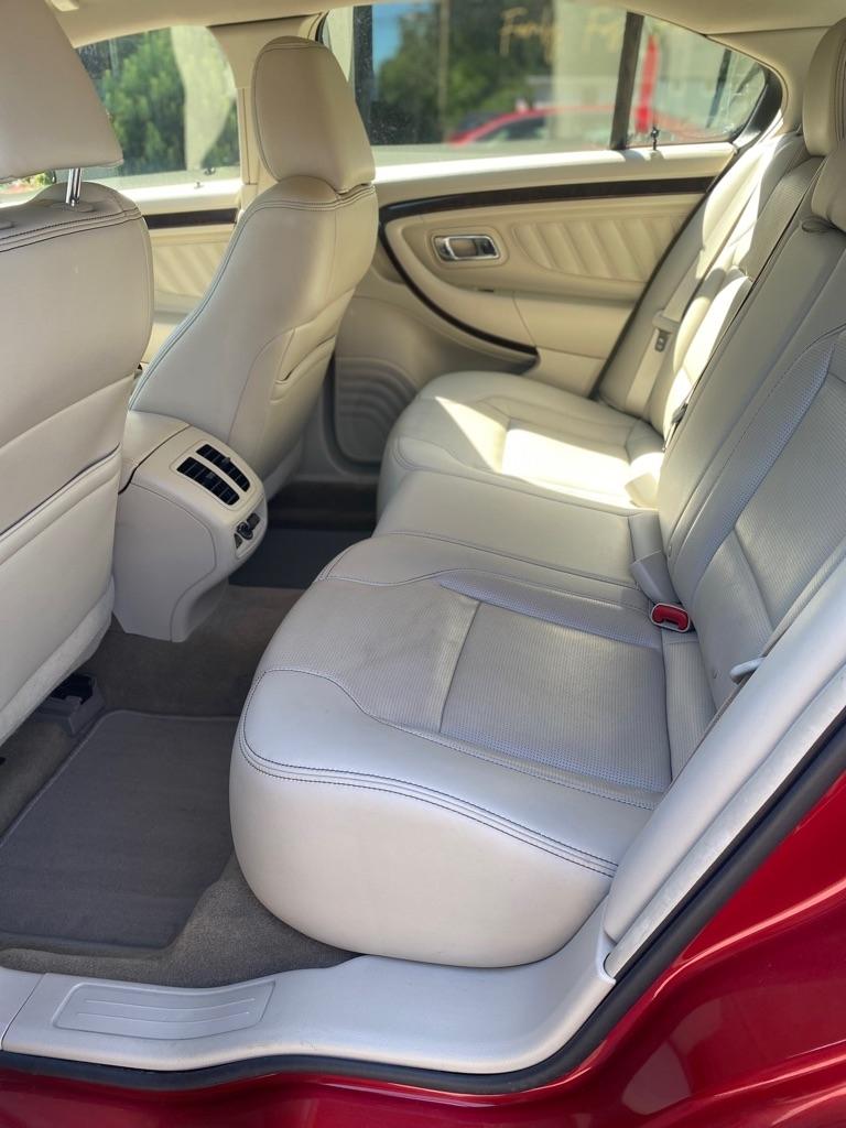 Ford Taurus Limited FWD 2012