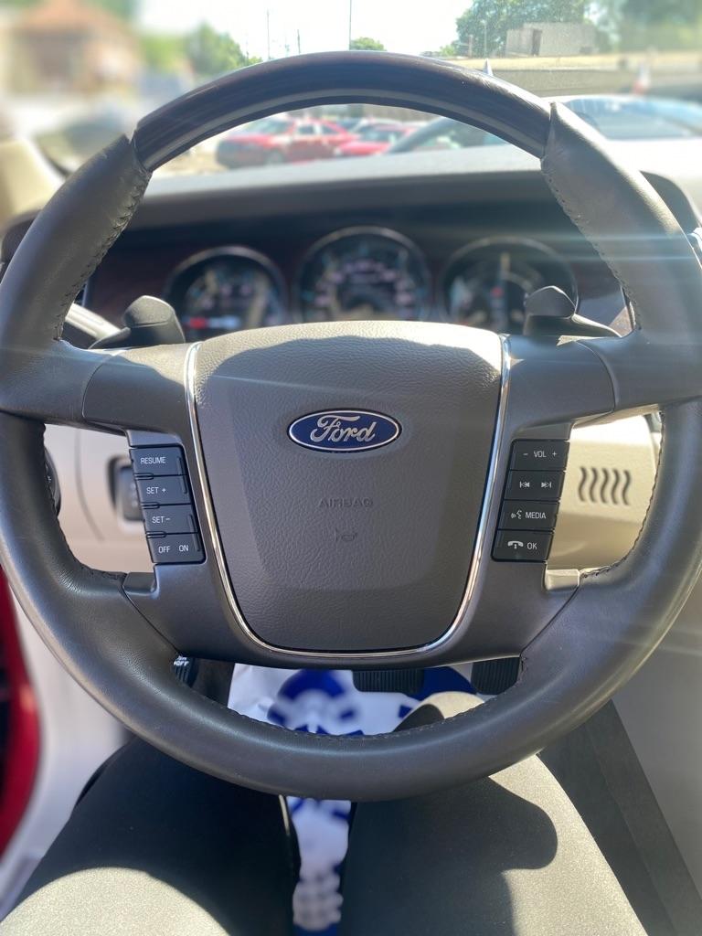 Ford Taurus Limited FWD 2012
