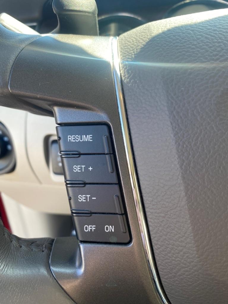 Ford Taurus Limited FWD 2012