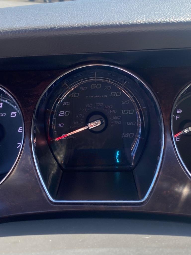 Ford Taurus Limited FWD 2012