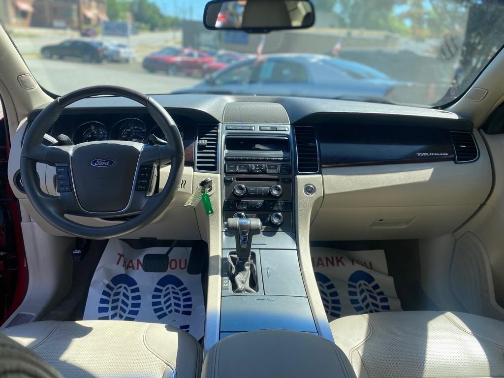 Ford Taurus Limited FWD 2012