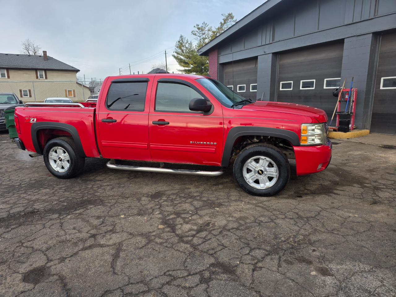 Chevrolet Silverado 1500 LT Crew Cab 4WD 2011