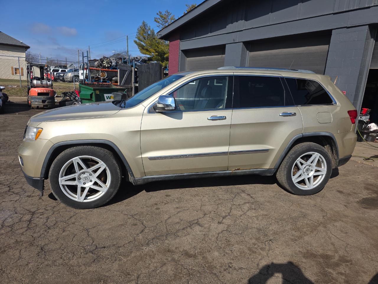 Jeep Grand Cherokee Overland 4WD 2011