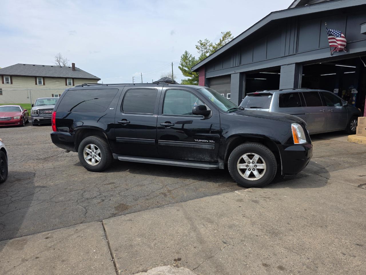 GMC Yukon XL SLT 1/2 Ton 2WD 2013