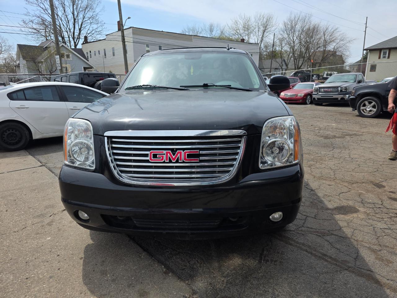 GMC Yukon XL SLT 1/2 Ton 2WD 2013