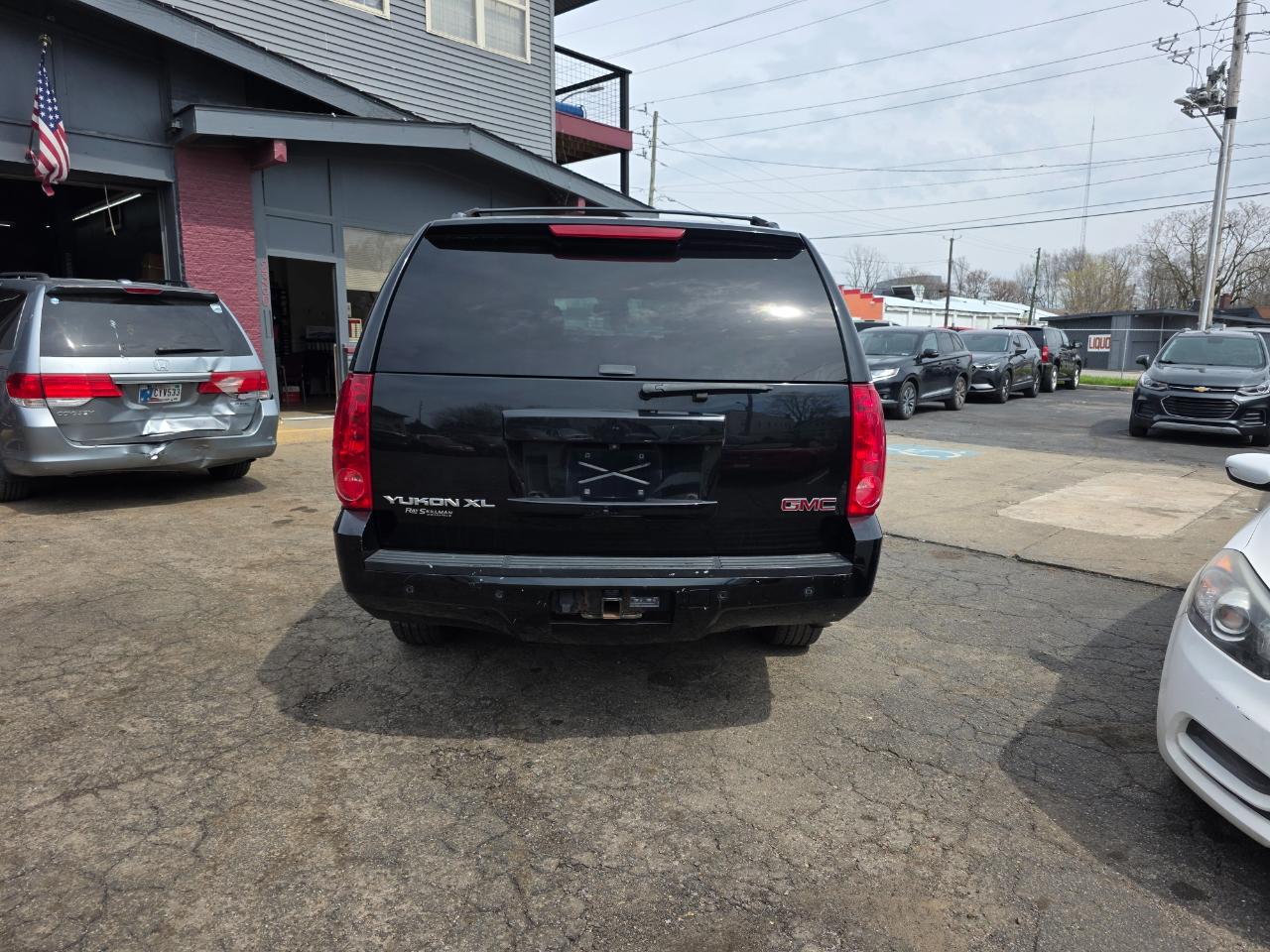 GMC Yukon XL SLT 1/2 Ton 2WD 2013