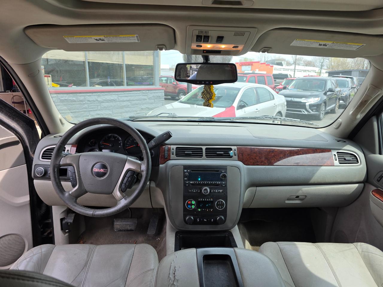 GMC Yukon XL SLT 1/2 Ton 2WD 2013