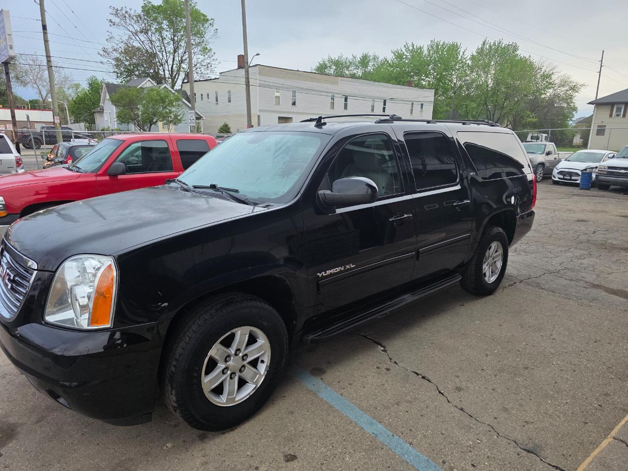 GMC Yukon XL SLT 1/2 Ton 2WD 2013