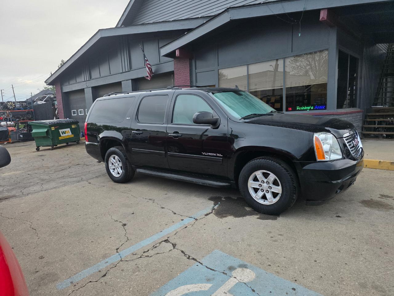 GMC Yukon XL SLT 1/2 Ton 2WD 2013