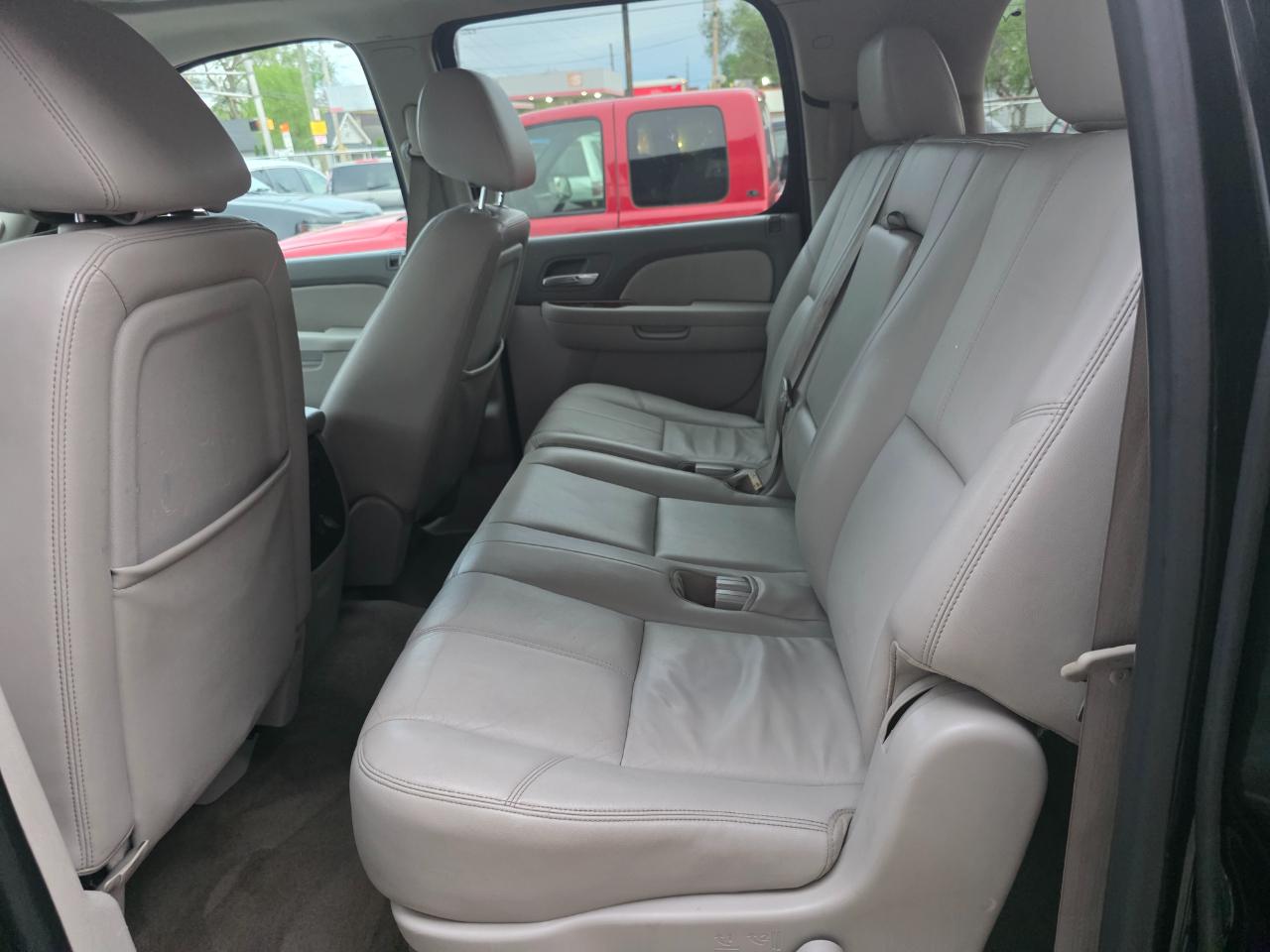 GMC Yukon XL SLT 1/2 Ton 2WD 2013