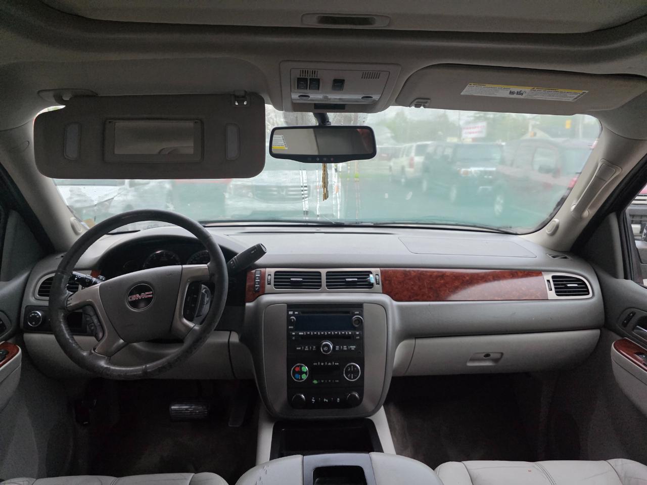 GMC Yukon XL SLT 1/2 Ton 2WD 2013